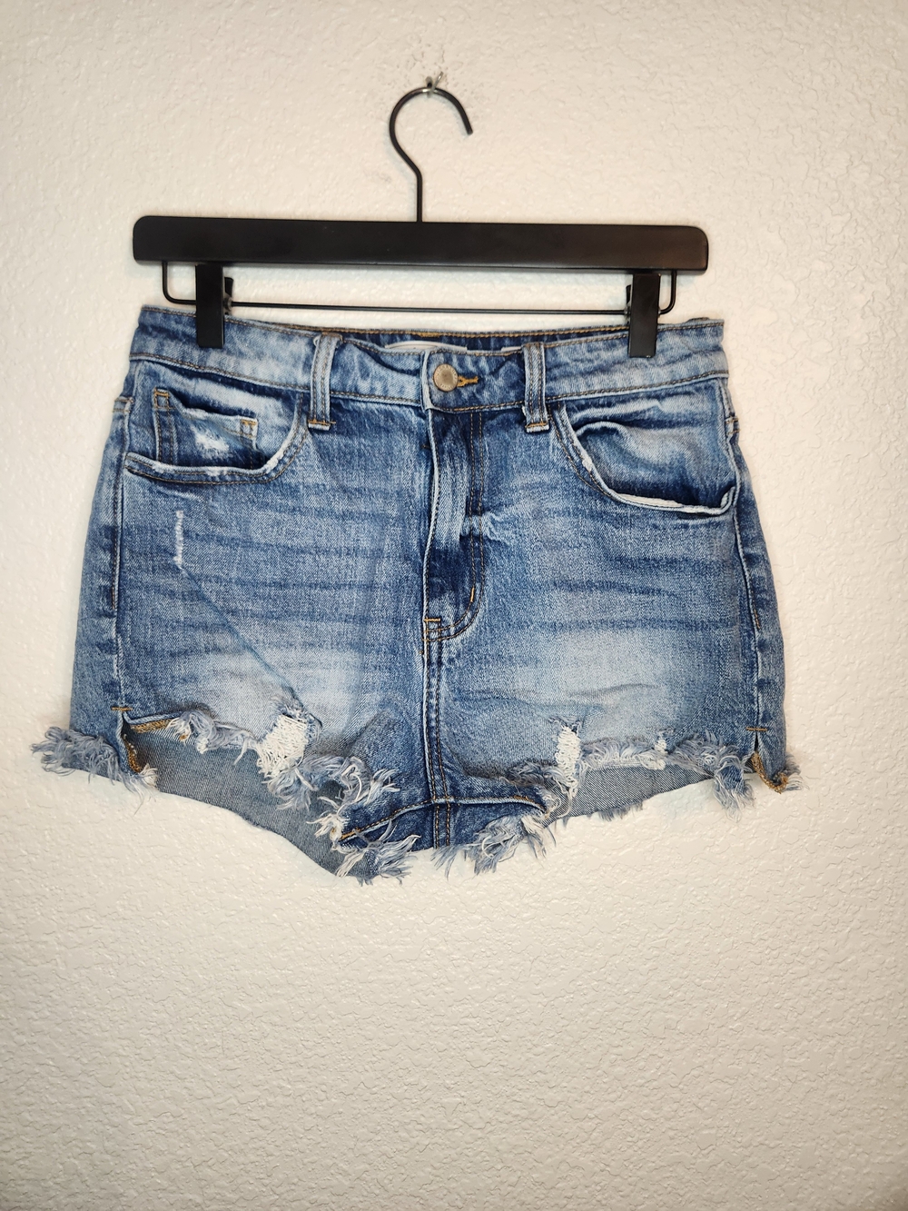 Kancan ultra high rise Women’s Light Blue Distressed Denim Shorts size 27